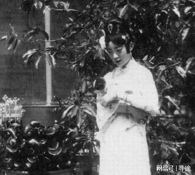 Cuộc đời bi thương của ho&agrave;ng hậu cuối c&ugrave;ng Trung Quốc: Nghiện ngập, ngoại t&igrave;nh v&agrave; c&aacute;i kết kh&ocirc;ng dấu vết - Ảnh 1.
