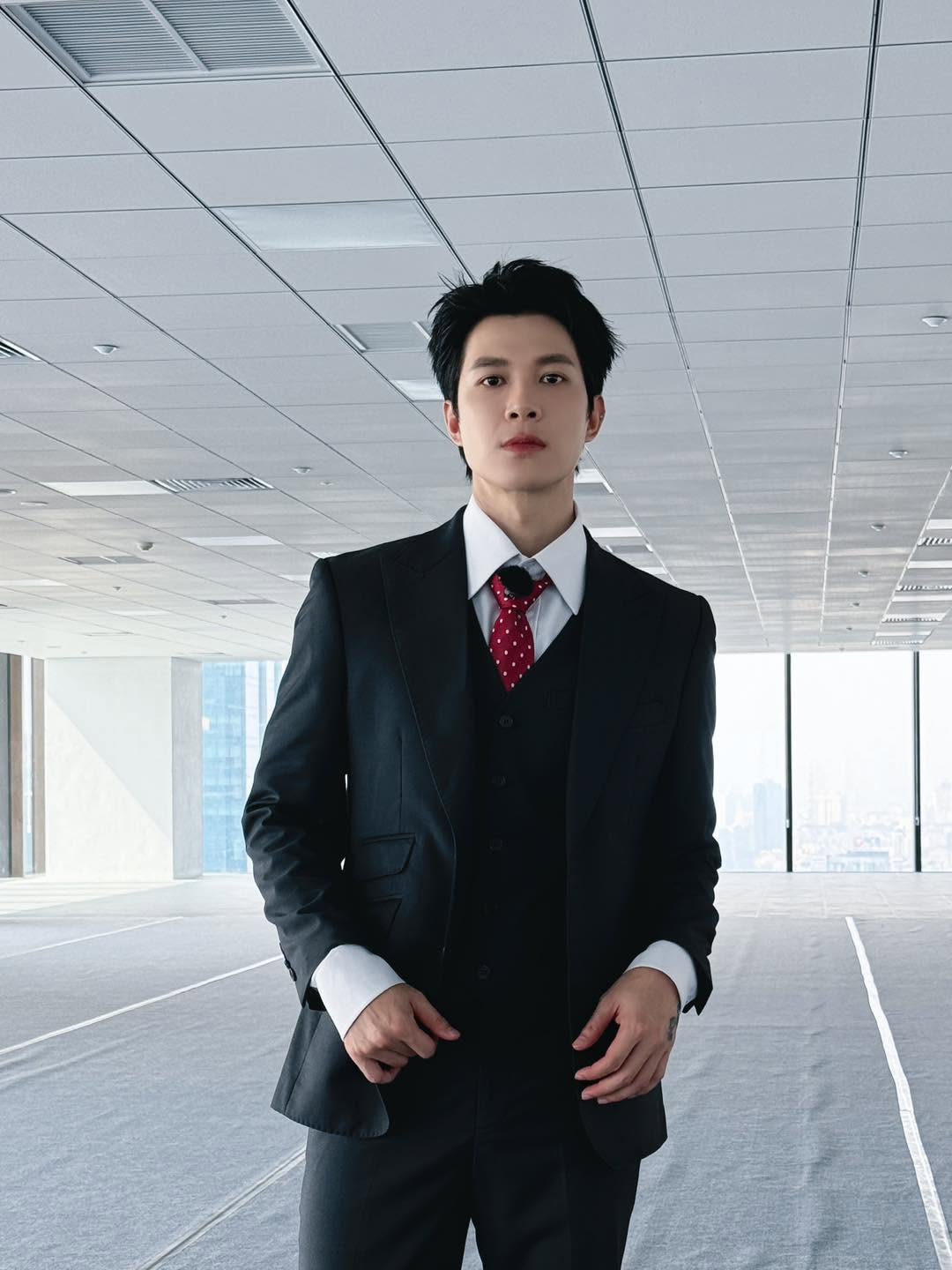 Ca sĩ Việt vừa được đề cử đẹp nhất thế giới: Nhan sắc như t&agrave;i phiệt trong truyện bước ra, đến đ&acirc;u cũng th&agrave;nh t&acirc;m điểm- Ảnh 6.
