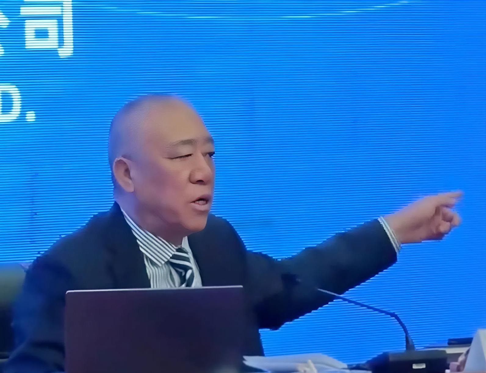 Con trai kh&ocirc;ng cho mẹ dự đ&aacute;m cưới v&igrave; "sợ xấu hổ", sếp biết chuyện lập tức sa thải ngay tại chỗ- Ảnh 1.
