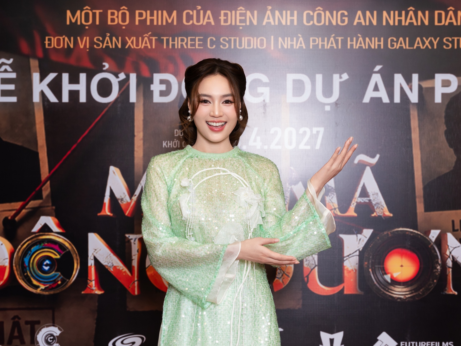 Những h&igrave;nh ảnh kh&ocirc;ng bao giờ được l&ecirc;n s&oacute;ng của Ninh Dương Lan Ngọc v&agrave; Diễm My 9x- Ảnh 6.