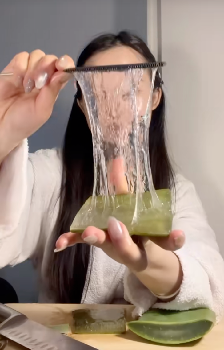 Ở Việt Nam c&oacute; một loại c&acirc;y, vừa gi&uacute;p t&oacute;c &oacute;ng mượt, vừa  k&iacute;ch th&iacute;ch tăng collagen cho da, đến phụ nữ H&agrave;n cũng tận dụng l&agrave;m đẹp mỗi tuần- Ảnh 7.