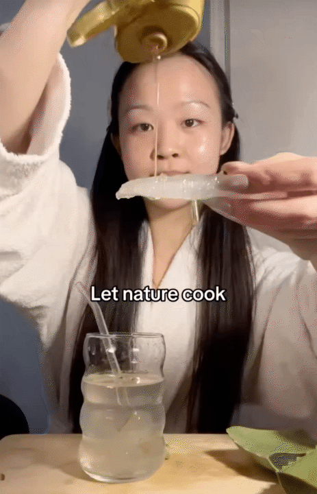 Ở Việt Nam c&oacute; một loại c&acirc;y, vừa gi&uacute;p t&oacute;c &oacute;ng mượt, vừa  k&iacute;ch th&iacute;ch tăng collagen cho da, đến phụ nữ H&agrave;n cũng tận dụng l&agrave;m đẹp mỗi tuần- Ảnh 5.