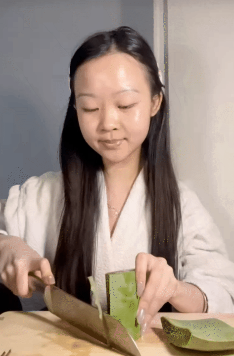 Ở Việt Nam c&oacute; một loại c&acirc;y, vừa gi&uacute;p t&oacute;c &oacute;ng mượt, vừa  k&iacute;ch th&iacute;ch tăng collagen cho da, đến phụ nữ H&agrave;n cũng tận dụng l&agrave;m đẹp mỗi tuần- Ảnh 6.