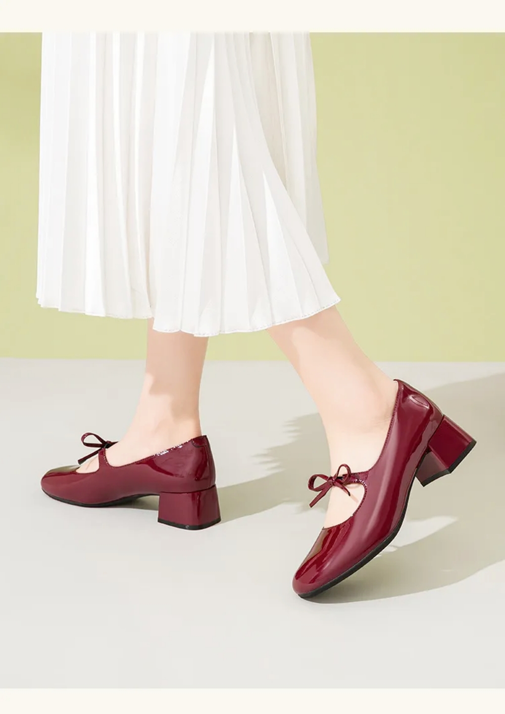 Bí quyết mặc đẹp kiểu Pháp: Thêm một đôi giày đỏ thay vì quá nhiều phụ kiện - Ảnh 5.