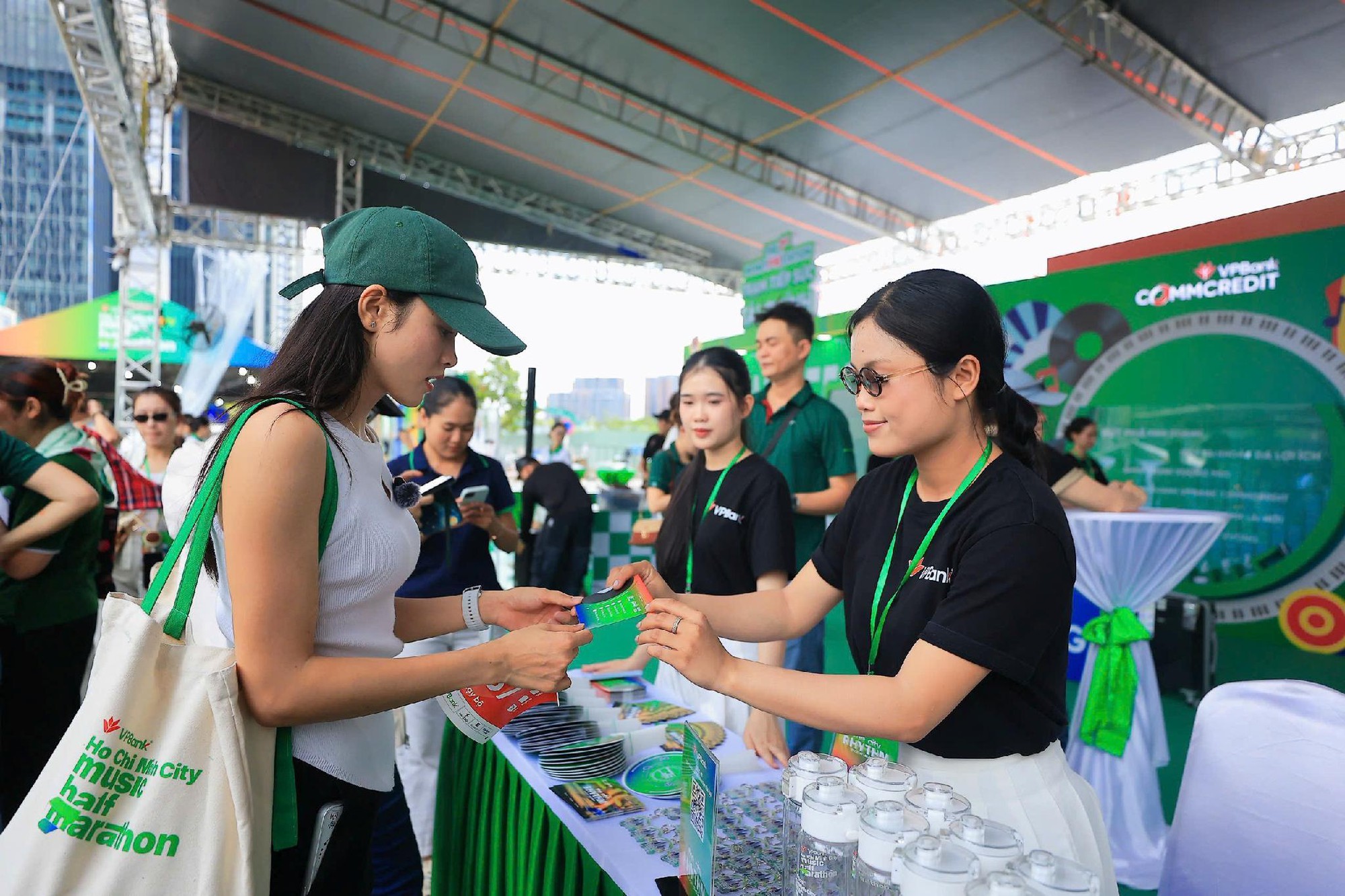 &ldquo;Đập&rdquo; hộp &acirc;m nhạc khổng lồ của TP.HCM, c&oacute; g&igrave; hot? - Ảnh 2.