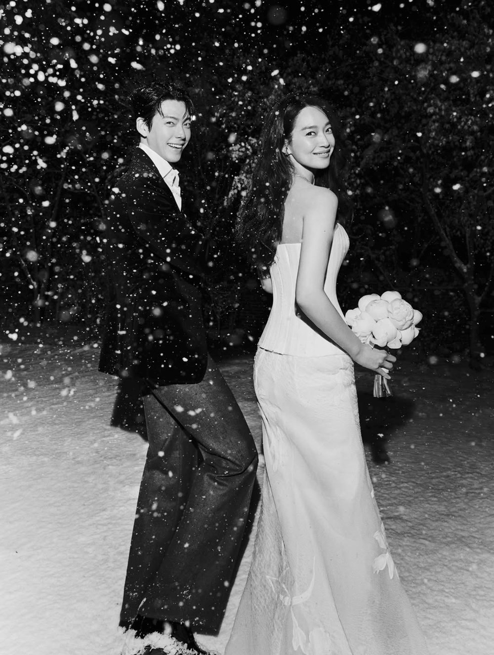 Hot nhất l&uacute;c n&agrave;y l&agrave; cảnh tượng Kim Woo Bin ng&acirc;y người ngắm Shin Min Ah tại Rồng Xanh, khiến 1 t&agrave;i tử bị r&eacute;o gọi- Ảnh 5.