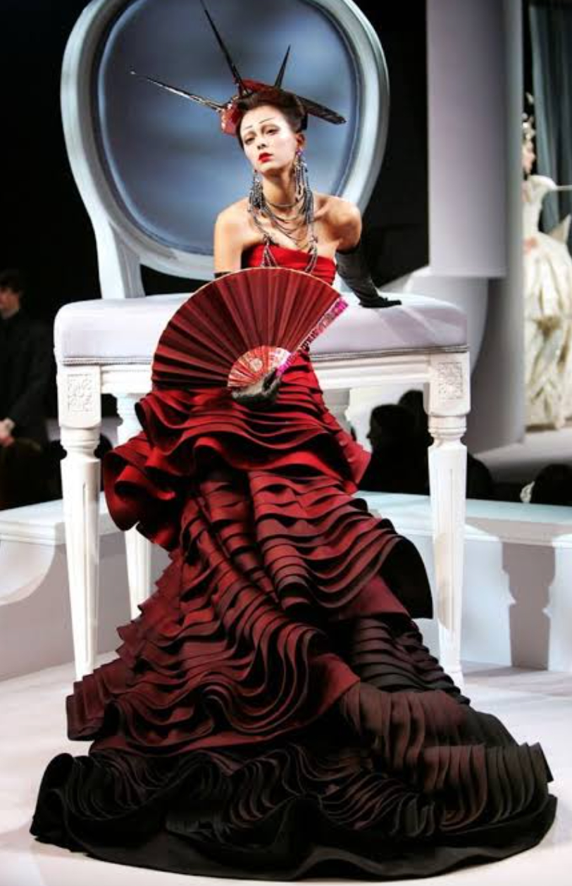 Met Gala 2027 chọn đ&uacute;ng "&ocirc;ng ho&agrave;ng drama" để t&ocirc;n vinh: MXH lập tức dự đo&aacute;n một m&ugrave;a đi&ecirc;n rồ chưa từng c&oacute;- Ảnh 7.