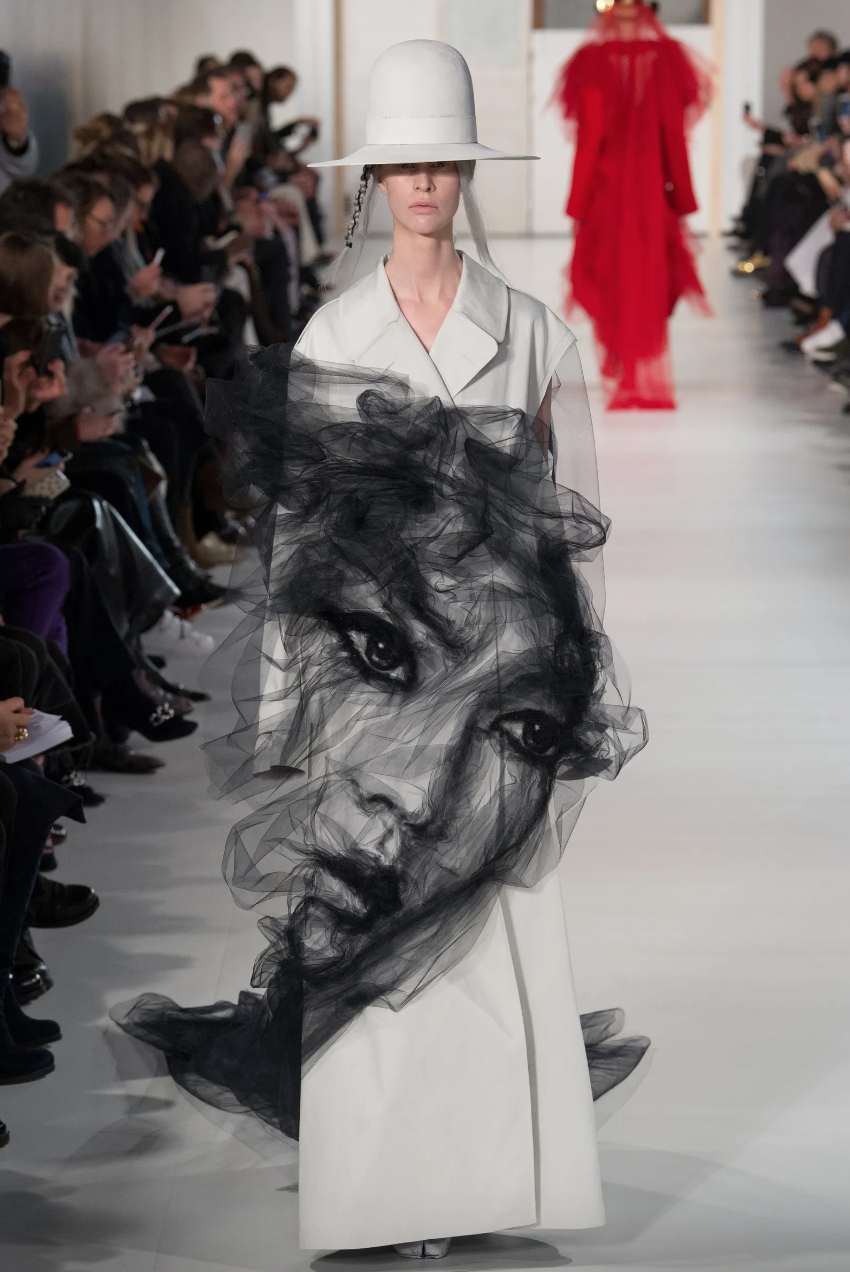 Met Gala 2027 chọn đ&uacute;ng "&ocirc;ng ho&agrave;ng drama" để t&ocirc;n vinh: MXH lập tức dự đo&aacute;n một m&ugrave;a đi&ecirc;n rồ chưa từng c&oacute;- Ảnh 10.