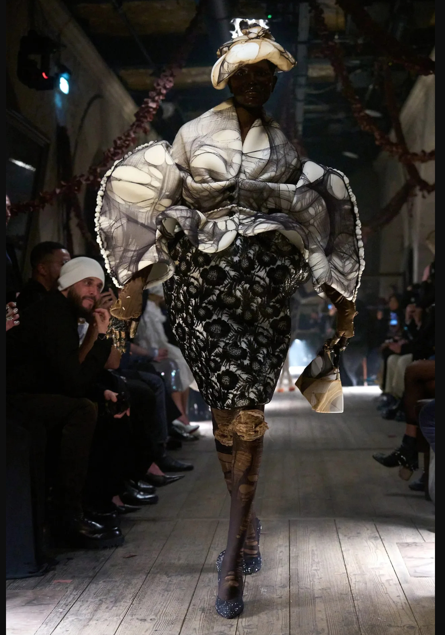 Met Gala 2027 chọn đ&uacute;ng "&ocirc;ng ho&agrave;ng drama" để t&ocirc;n vinh: MXH lập tức dự đo&aacute;n một m&ugrave;a đi&ecirc;n rồ chưa từng c&oacute;- Ảnh 18.