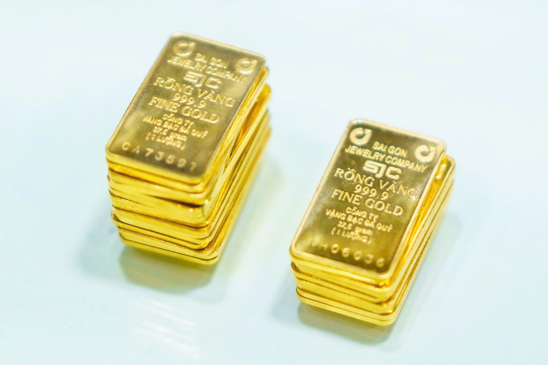 Người mua v&agrave;ng lỗ 6 triệu đồng SAU 1 NG&Agrave;Y- Ảnh 3.