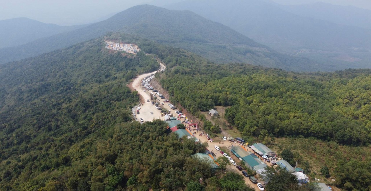 Ph&aacute;t hiện khối ch&acirc;n đế tượng Phật c&oacute; thể l&agrave; cao nhất thế giới đang th&agrave;nh h&igrave;nh ở một ngọn n&uacute;i của Thanh H&oacute;a: Tr&ecirc;n độ cao 585m - Ảnh 4.