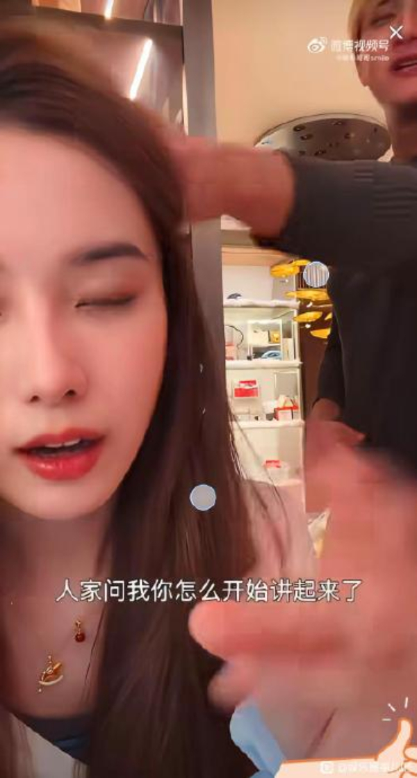 Lộ clip “anh sếp showbiz” T. tát nàng thơ gen Z tại nhà riêng - Ảnh 1.