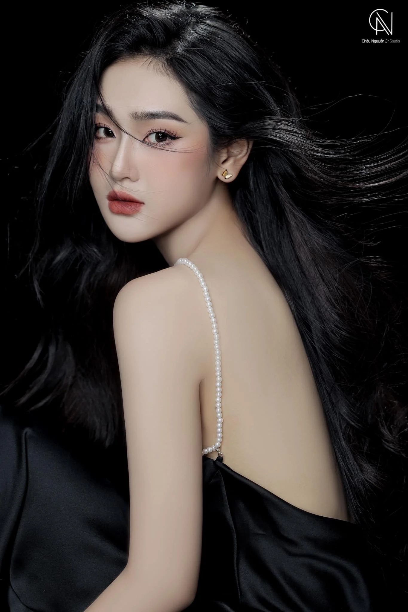 Hot rần rần mỹ nh&acirc;n c&oacute; gương mặt bướng nhất Vbiz: C&agrave;ng ng&ocirc;ng c&agrave;ng cuốn, độ sexy th&igrave; khỏi b&agrave;n- Ảnh 8.