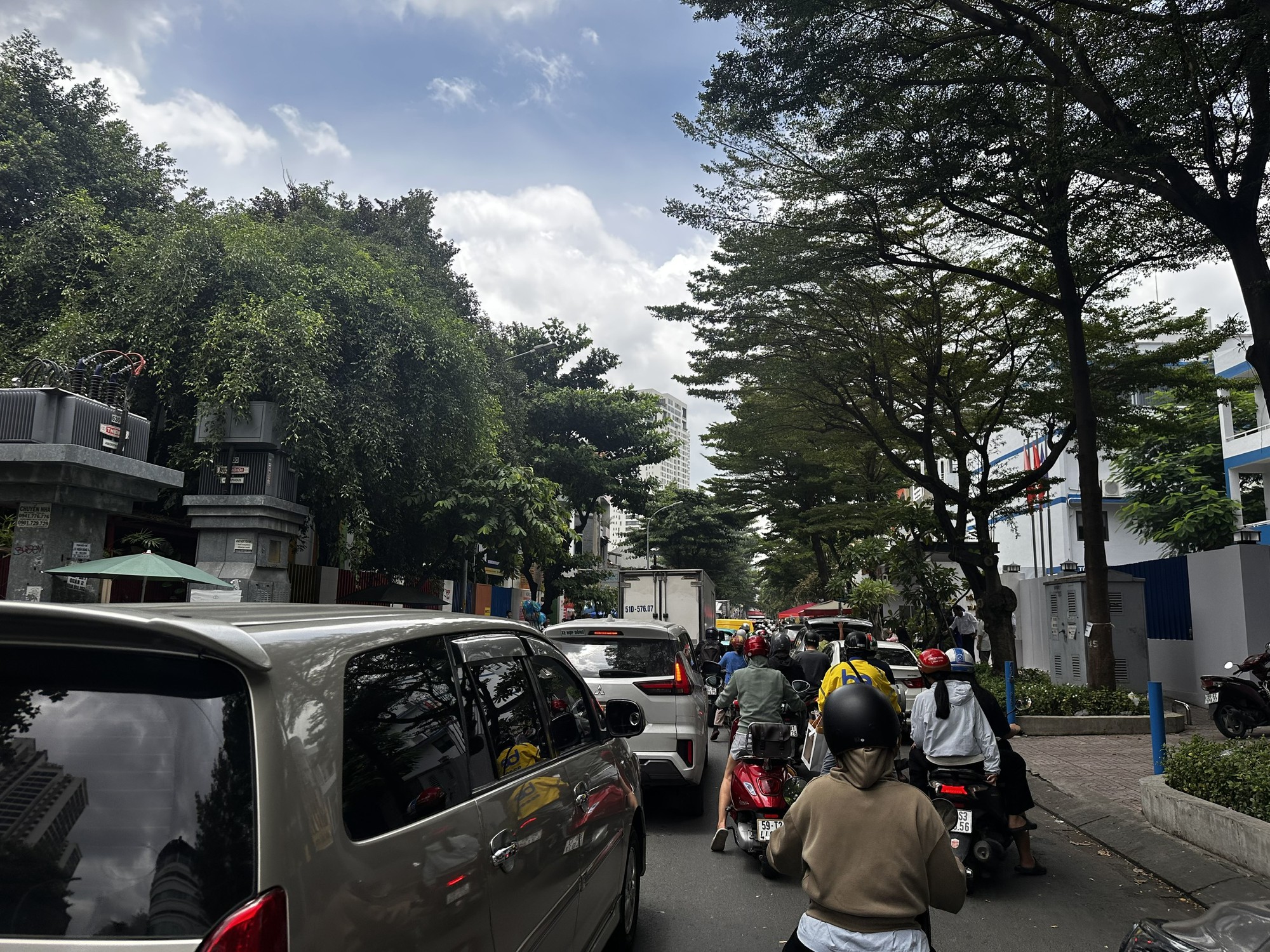 Lạc vào một góc TP.HCM, nơi người Việt cũng có cảm giác như đang đi nước ngoài- Ảnh 13.