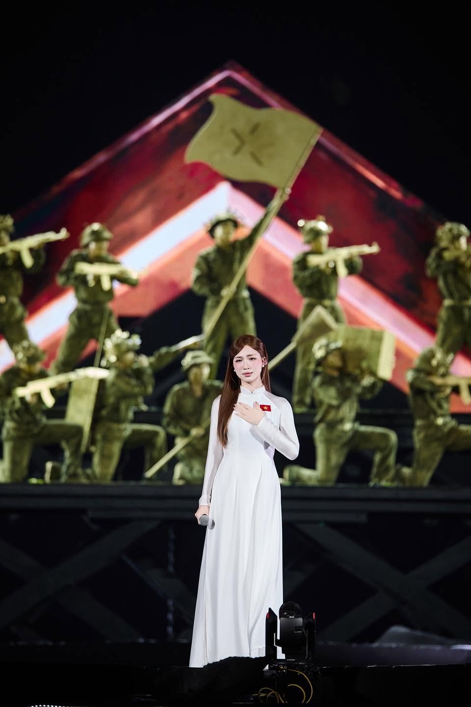 Ca sĩ Việt nhận bằng khen tỉnh C&agrave; Mau: Chạy show kh&ocirc;ng xuể sau hit 321 triệu views, hạnh ph&uacute;c b&ecirc;n h&ocirc;n phu Đại &uacute;y- Ảnh 4.