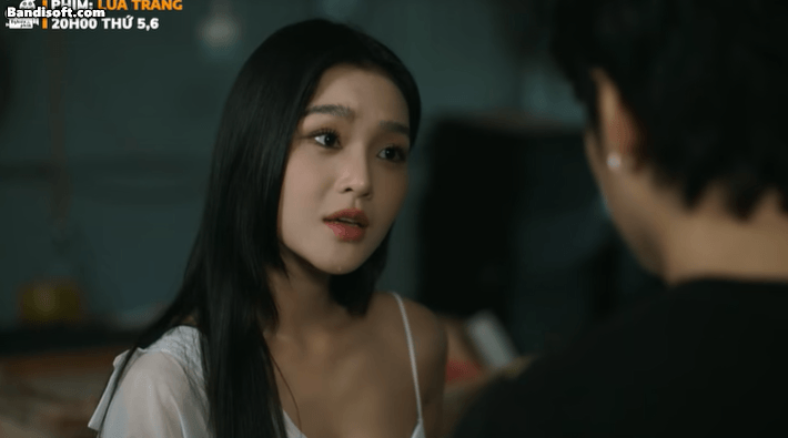 Hot rần rần mỹ nh&acirc;n c&oacute; gương mặt bướng nhất Vbiz: C&agrave;ng ng&ocirc;ng c&agrave;ng cuốn, độ sexy th&igrave; khỏi b&agrave;n- Ảnh 4.