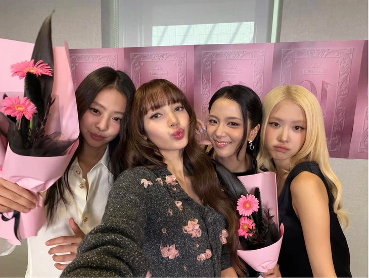 Lisa bị soi dấu hiệu "dao k&eacute;o" ngay tại kỷ niệm 10 năm của BLACKPINK?- Ảnh 4.