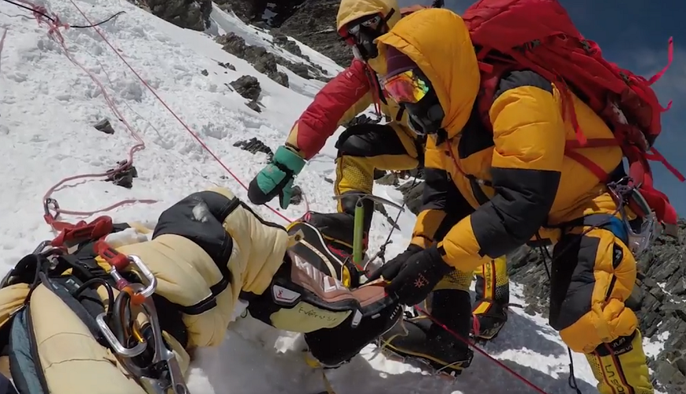 V&igrave; sao c&oacute; hơn 200 thi thể tr&ecirc;n n&uacute;i Everest kh&ocirc;ng được đưa xuống đất v&agrave; an t&aacute;ng?  - Ảnh 2.