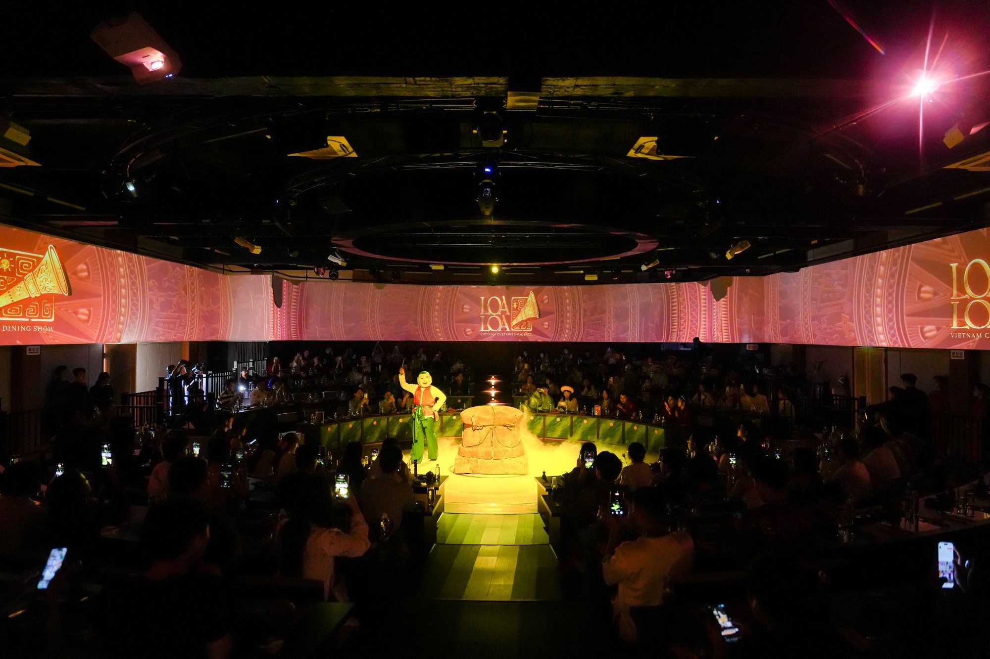 VietCharm vươn mình trở thành LOALOA Show, khai mở hành trình trải nghiệm văn hoá & ẩm thực mới - Ảnh 1.
