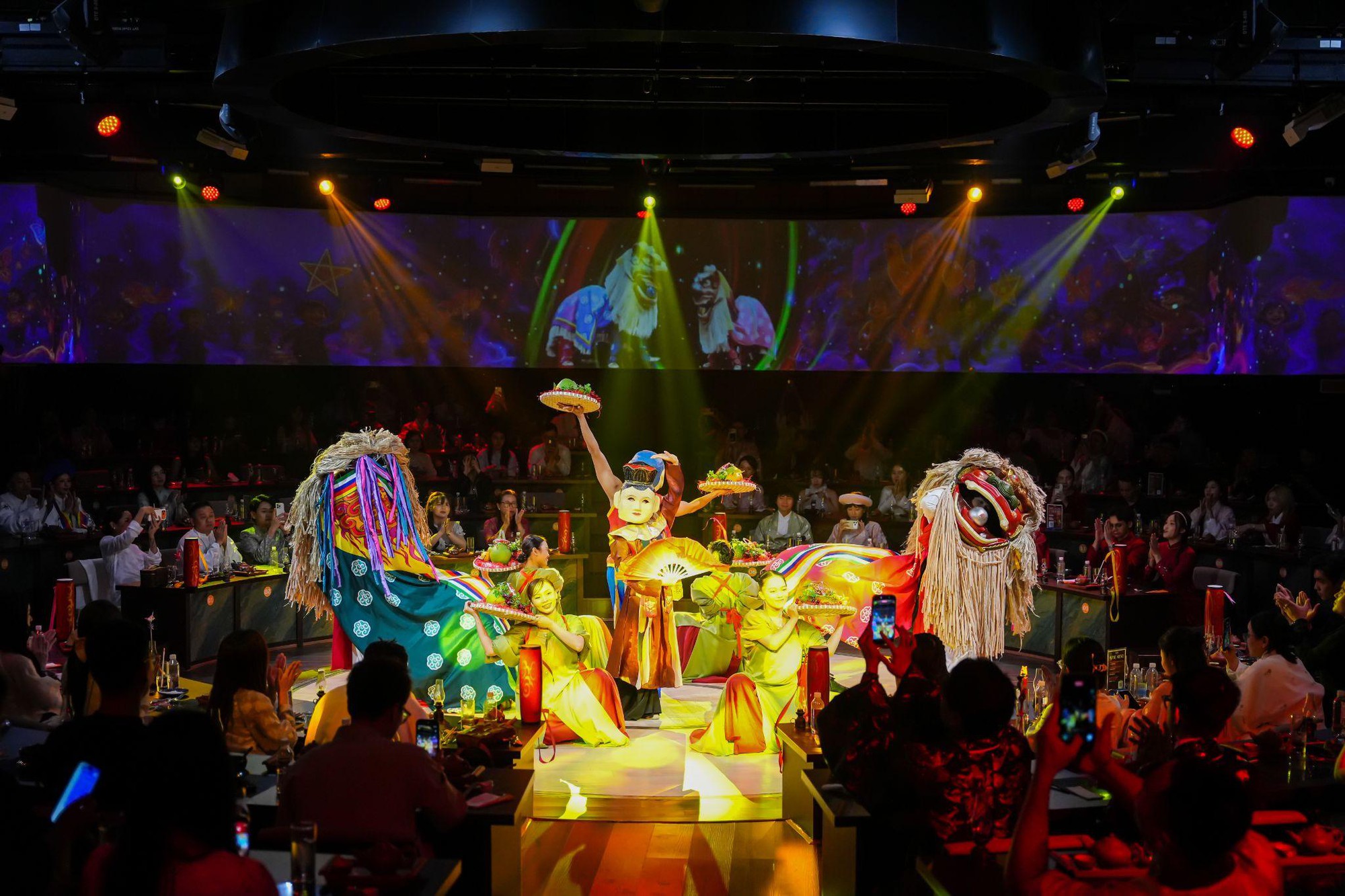 VietCharm vươn mình trở thành LOALOA Show, khai mở hành trình trải nghiệm văn hoá & ẩm thực mới - Ảnh 2.
