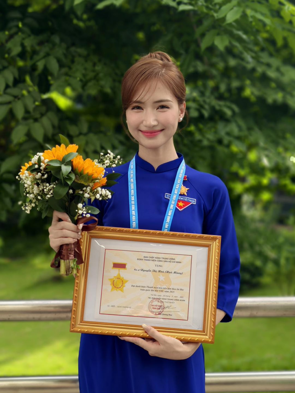 Ca sĩ Việt nhận bằng khen tỉnh C&agrave; Mau: Chạy show kh&ocirc;ng xuể sau hit 321 triệu views, hạnh ph&uacute;c b&ecirc;n h&ocirc;n phu Đại &uacute;y- Ảnh 3.