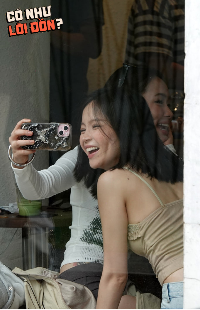 Qu&aacute;n c&agrave; ph&ecirc; của Văn Mai Hương ở Thảo Điền: S&acirc;n đỗ to&agrave;n si&ecirc;u xe, MCK cũng y&ecirc;u th&iacute;ch, đ&ocirc;ng đến mức phải đ&oacute;ng cửa để sắp xếp lại - Ảnh 7.