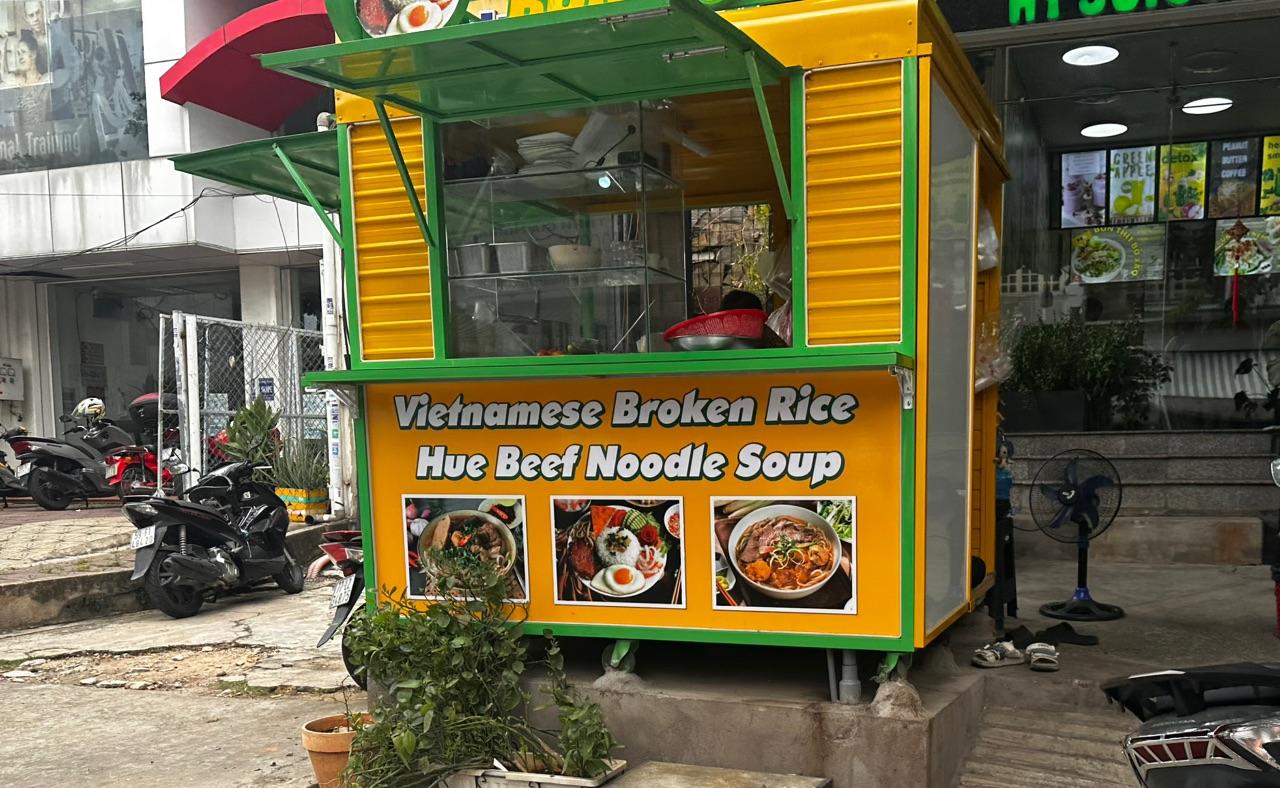 Lạc vào một góc TP.HCM, nơi người Việt cũng có cảm giác như đang đi nước ngoài- Ảnh 11.