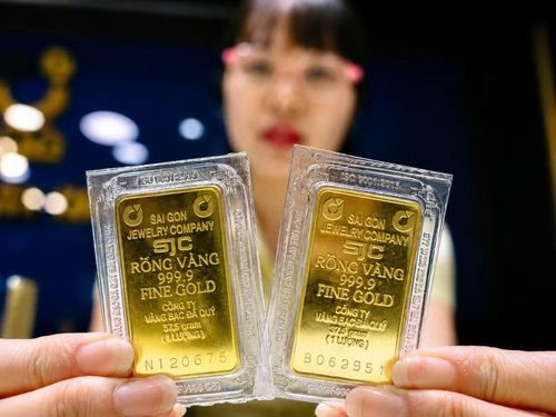 Biến động bất ngờ gi&aacute; v&agrave;ng bạc h&ocirc;m nay 10/8: Bảo T&iacute;n Mạnh Hải, Ph&uacute; Qu&yacute;, SJC đang b&aacute;n thế n&agrave;o?- Ảnh 1.