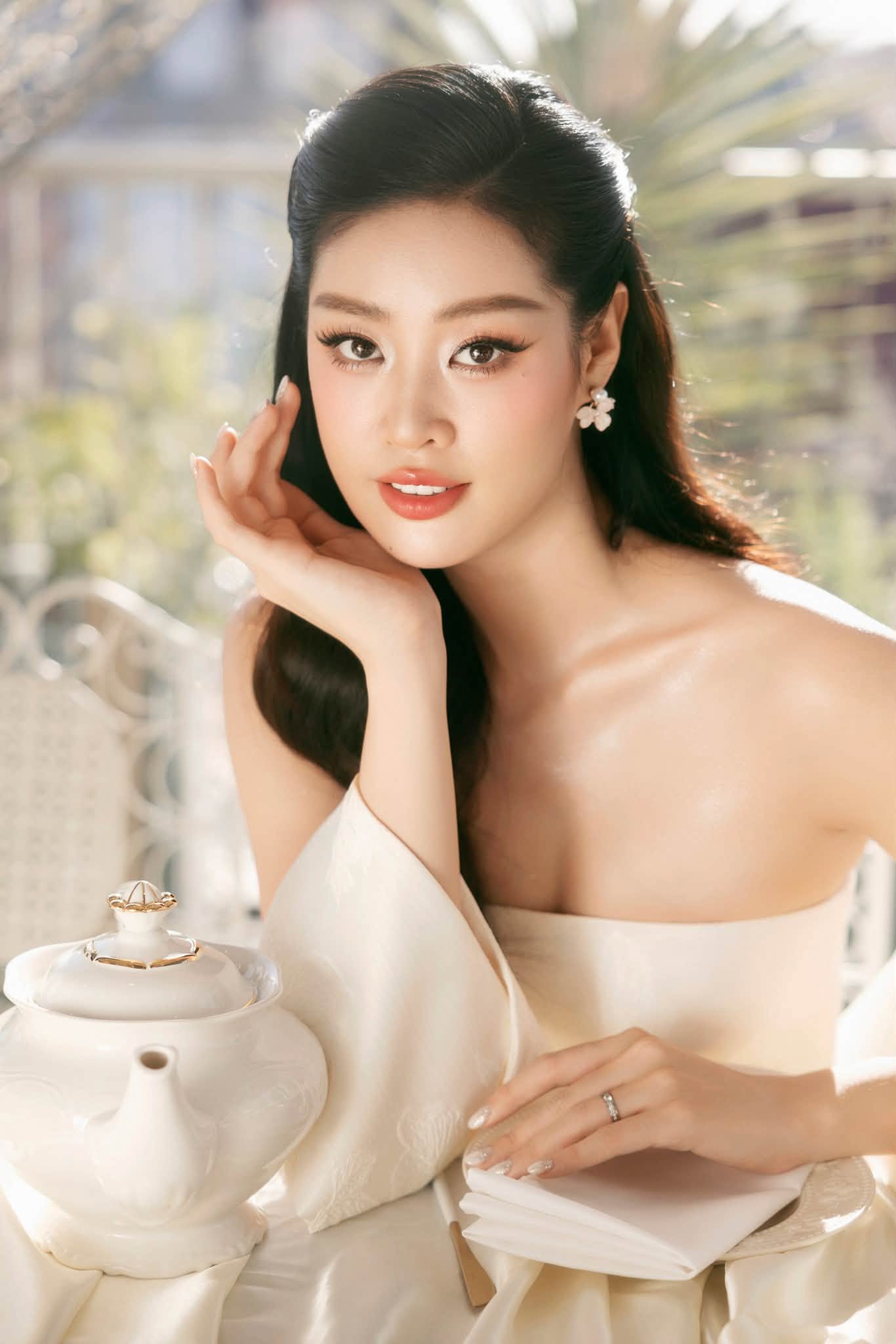 Hoa hậu Việt Nam được truyền th&ocirc;ng Trung Quốc ca ngợi l&agrave; "nữ thần quốc d&acirc;n" - Ảnh 1.