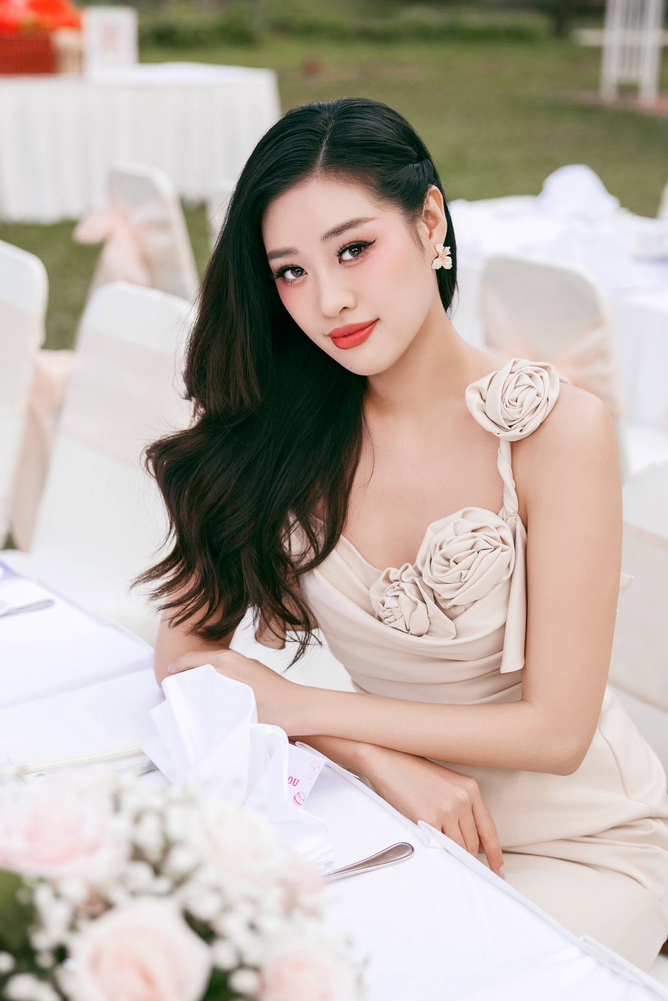 Hoa hậu Việt Nam được truyền th&ocirc;ng Trung Quốc ca ngợi l&agrave; "nữ thần quốc d&acirc;n" - Ảnh 6.