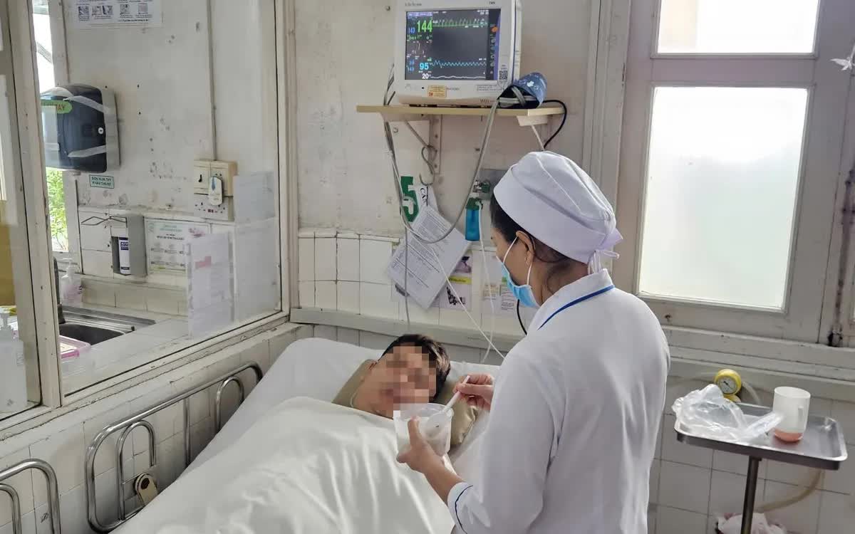 Chuyển khẩn thuốc Artesunate từ H&agrave; Nội v&agrave;o TP Hồ Ch&iacute; Minh cứu người bệnh sốt r&eacute;t &aacute;c t&iacute;nh - Ảnh 1.
