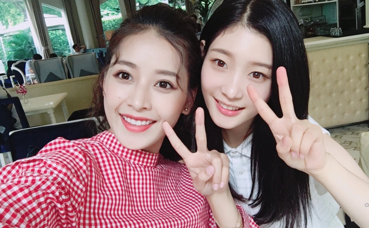 Mỹ nh&acirc;n duy nhất được b&aacute;o H&agrave;n tung h&ocirc; l&agrave; "Kim Tae Hee Việt Nam", đẹp đến nỗi ai đứng cạnh cũng ho&aacute; ph&ocirc;ng nền- Ảnh 3.