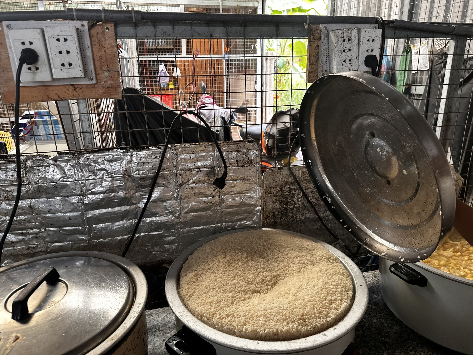 Suy thận giai đoạn 4, tim đập 37 lần/phút, từng điều trị ung thư: Người mẹ 56 tuổi ở lại vì 400 "đứa con"- Ảnh 12.