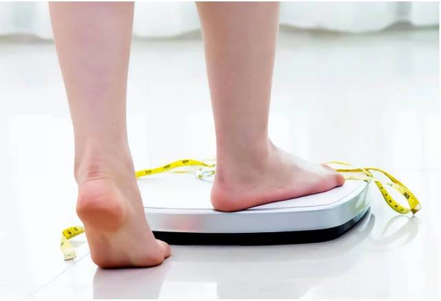 Kh&ocirc;ng chỉ đồ ngọt: 3 nh&oacute;m thực phẩm quen thuộc c&oacute; thể khiến đường huyết tăng v&agrave; v&ograve;ng eo ng&agrave;y c&agrave;ng lớn - Ảnh 2.