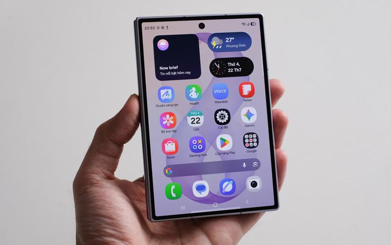 Vừa b&aacute;n được v&agrave;i h&ocirc;m, Galaxy Z Fold8 đ&atilde; chạm "gi&aacute; đ&aacute;y" mới: Giảm gần 10 triệu đồng so với ni&ecirc;m yết- Ảnh 1.