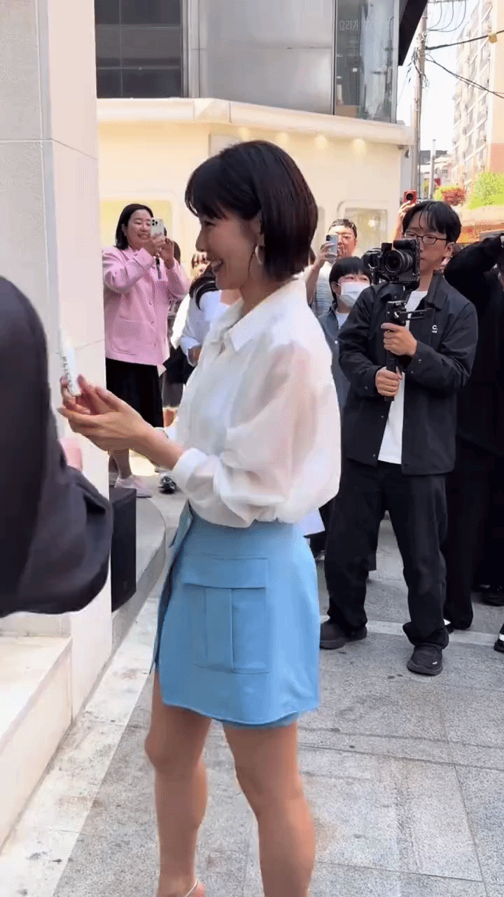 Mỹ nh&acirc;n sở hữu đ&ocirc;i mắt biết cười đẹp nhất showbiz: U45 nhan sắc vẫn trong veo trong veo, quần &aacute;o qua tay chưa biết &ldquo;xấu&rdquo; l&agrave; g&igrave; - Ảnh 5.