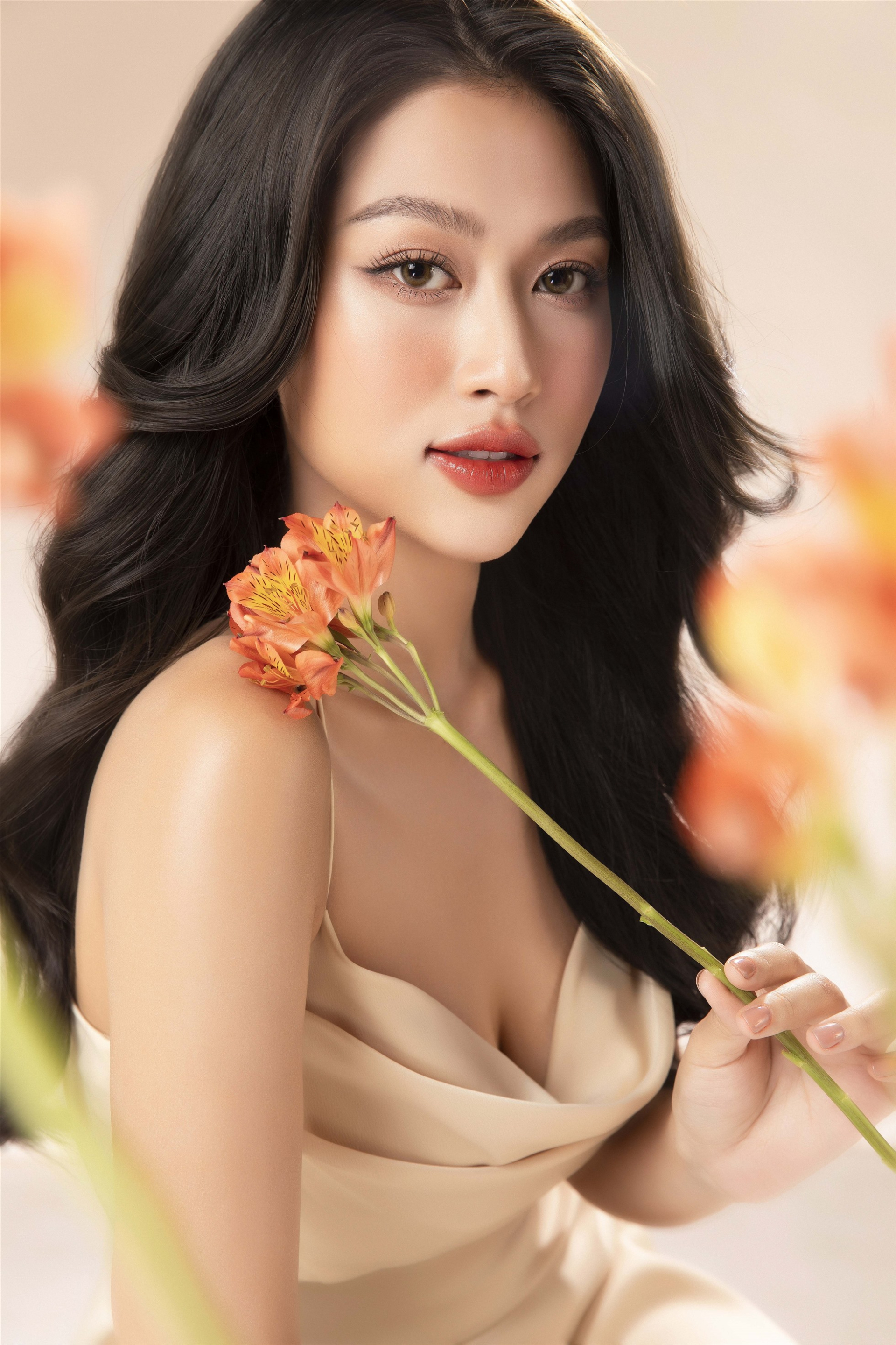 D&agrave;n mỹ nh&acirc;n đ&igrave;nh đ&aacute;m hội tụ: Tiểu Vy s&aacute;ng bừng visual, Thi&ecirc;n &Acirc;n - Kỳ Duy&ecirc;n quấn qu&yacute;t kh&ocirc;ng rời- Ảnh 4.