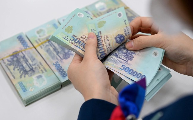 Một ng&acirc;n h&agrave;ng c&ocirc;ng bố giảm 0,5% l&atilde;i suất cho vay với mọi kh&aacute;c h&agrave;ng, &aacute;p dụng từ h&ocirc;m nay 11/8- Ảnh 1.