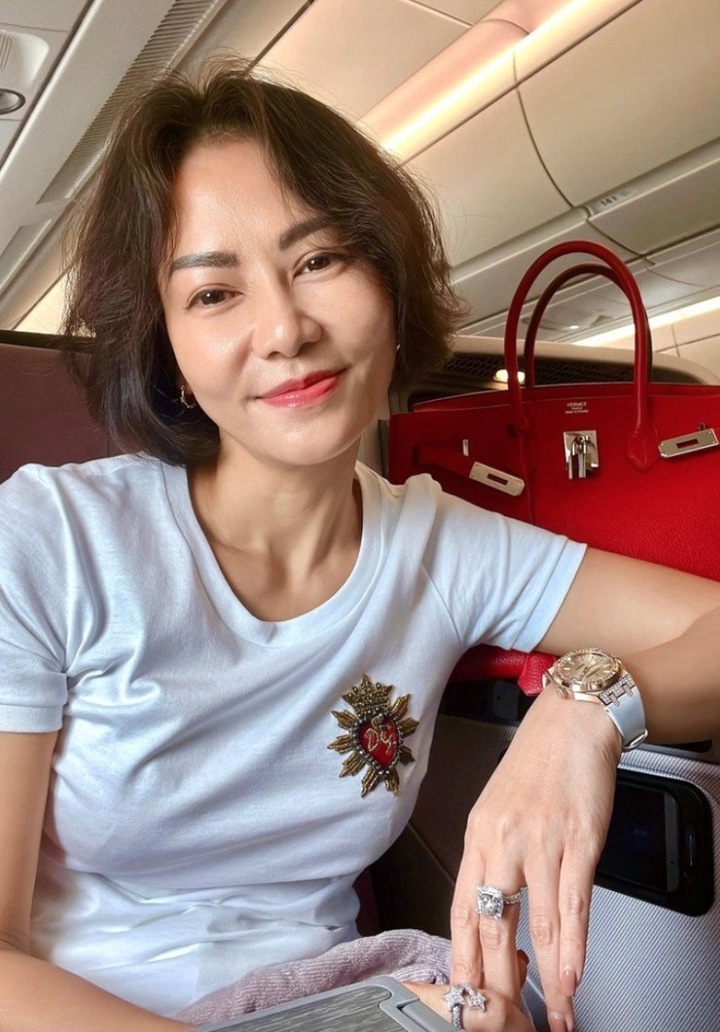 Cuộc sống vi&ecirc;n m&atilde;n b&ecirc;n chồng T&acirc;y của "nữ ho&agrave;ng nhạc dance" tuổi 49- Ảnh 5.