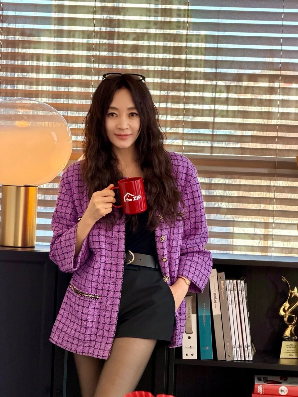 Chị đại màn ảnh Hàn Kim Hye Soo U60 vẫn sở hữu vóc dáng trẻ trung đến kinh ngạc: 5 bí quyết chống lão hóa sau tuổi 50 được tiết lộ - Ảnh 3.