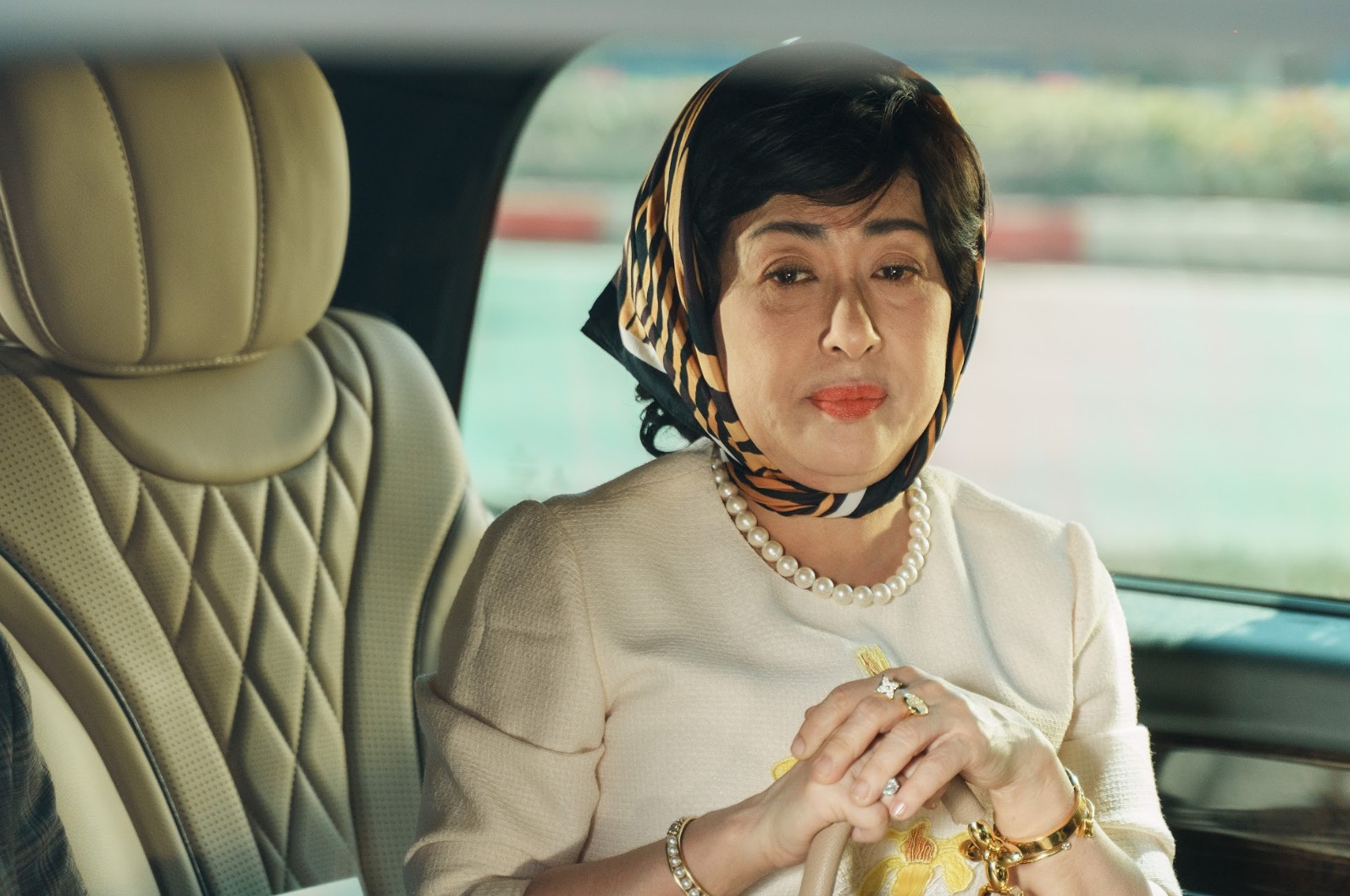 Việt Nam remake phim Trung Quốc 12.000 tỷ chấn động MXH: Cười quặn ruột v&igrave; nam ch&iacute;nh, ngồi im một chỗ cũng thấy h&agrave;i- Ảnh 3.