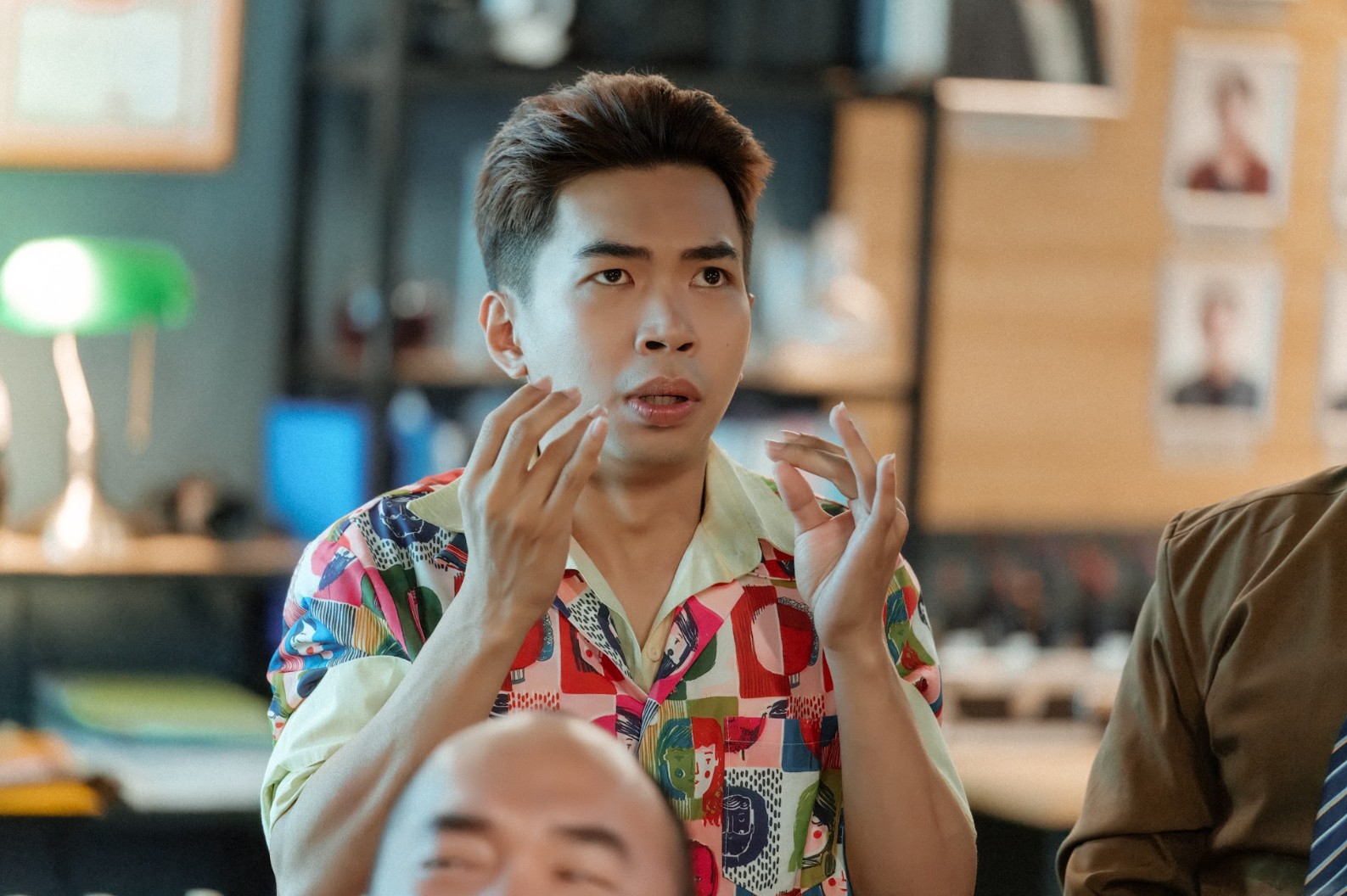 Việt Nam remake phim Trung Quốc 12.000 tỷ chấn động MXH: Cười quặn ruột v&igrave; nam ch&iacute;nh, ngồi im một chỗ cũng thấy h&agrave;i- Ảnh 4.