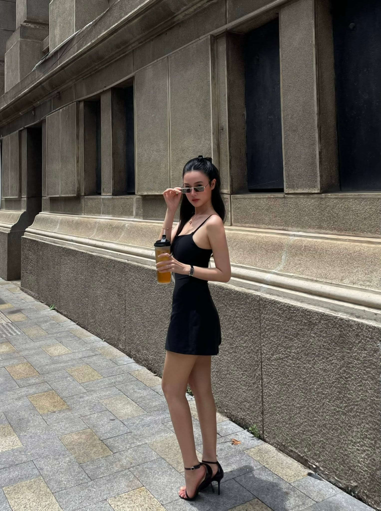 C&ocirc; b&eacute; mặc v&aacute;y chuẩn con nh&agrave; gi&agrave;u trong sinh nhật lần thứ 3: Hiện tại cưới con trai chủ doanh nghiệp nổi tiếng cả nước - Ảnh 1.
