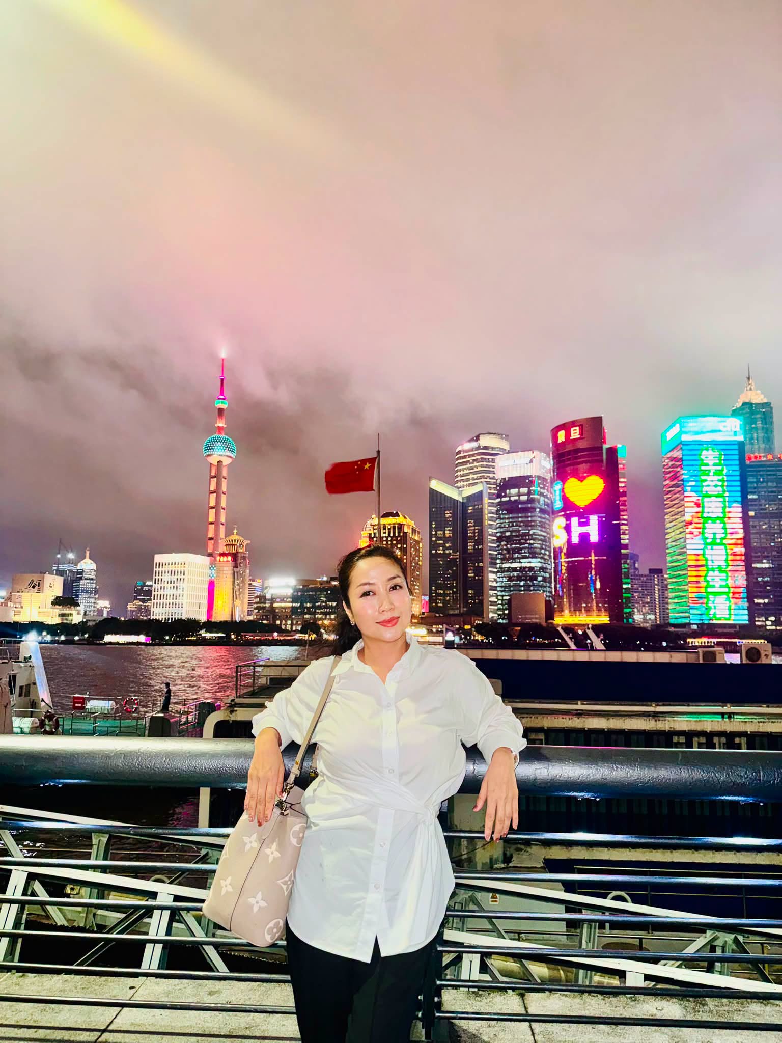 Ốc Thanh V&acirc;n rời Việt Nam- Ảnh 1.