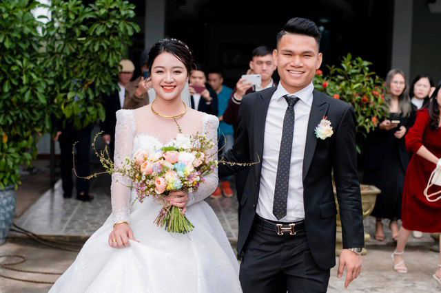 Cử nh&acirc;n Luật cưới "người h&ugrave;ng Thường Ch&acirc;u": Giờ ở nh&agrave; b&aacute;n c&agrave; ph&ecirc;, x&acirc;y nh&agrave; lầu khu trung t&acirc;m- Ảnh 3.