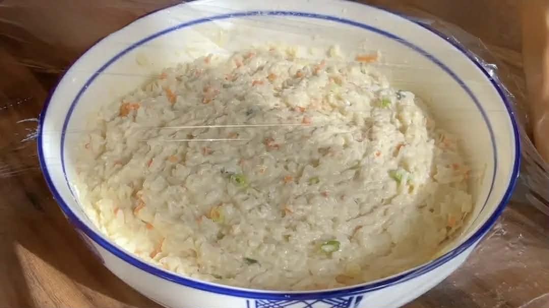 Chỉ cần 1 bát cơm nguội và 1 bát bột mì, tôi sẽ hướng dẫn cách làm một món mà bạn chưa từng thử trước đây- Ảnh 4.
