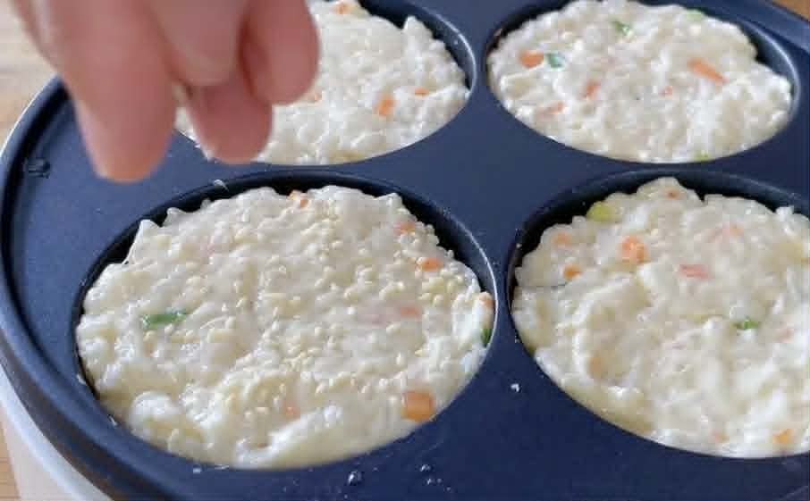 Chỉ cần 1 bát cơm nguội và 1 bát bột mì, tôi sẽ hướng dẫn cách làm một món mà bạn chưa từng thử trước đây- Ảnh 8.