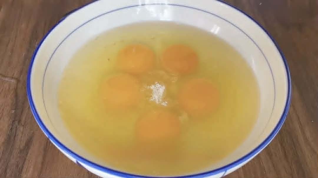 Chỉ cần 1 bát cơm nguội và 1 bát bột mì, tôi sẽ hướng dẫn cách làm một món mà bạn chưa từng thử trước đây- Ảnh 5.