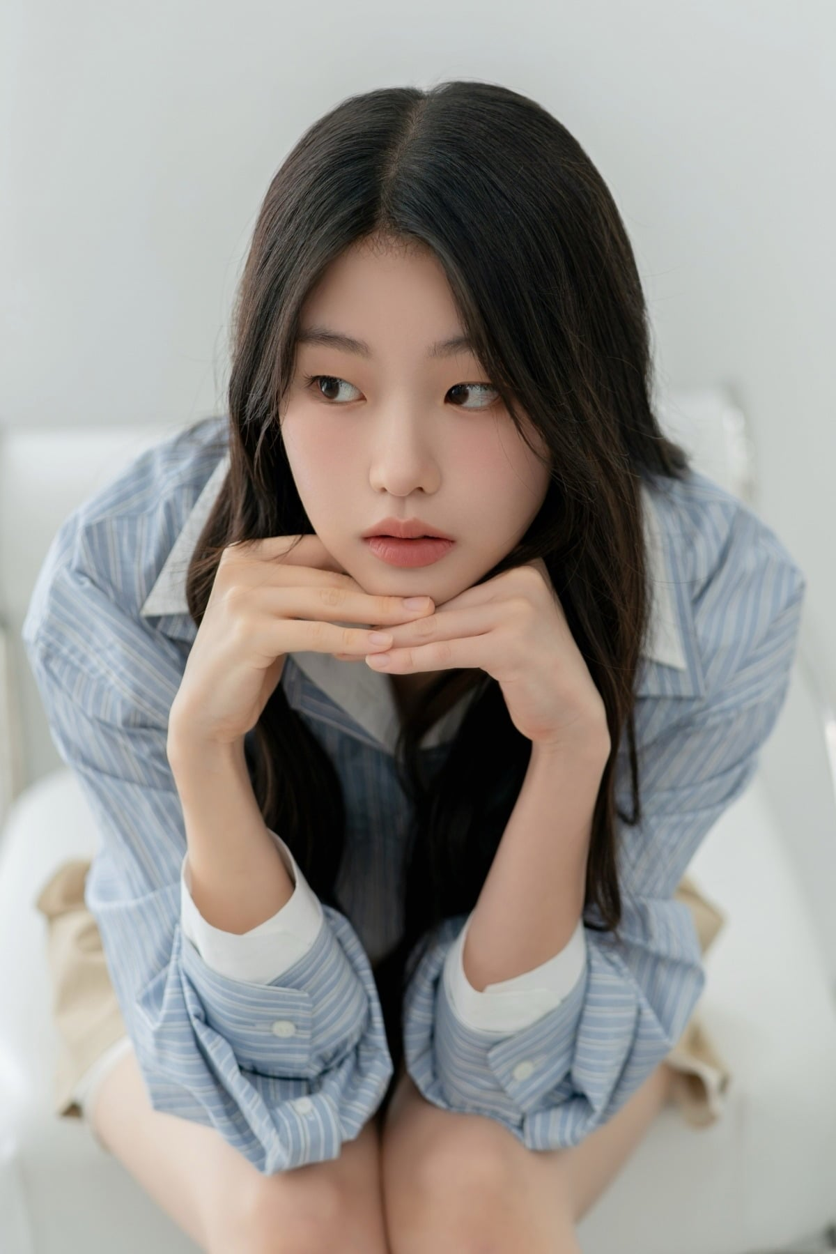 "Con gái đặc vụ Kim" gây sốt: Mặc áo phông, quần jeans đi tiệc đóng máy vẫn đẹp bất ngờ!- Ảnh 8.