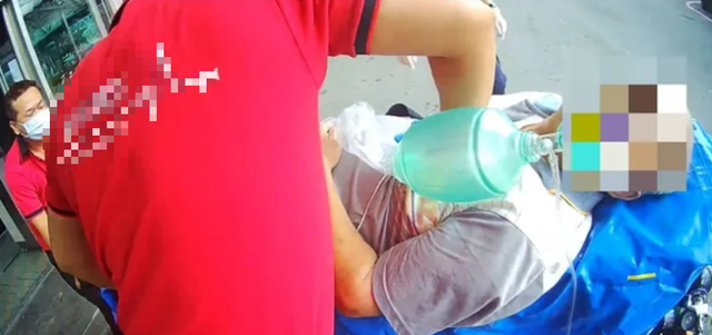 Bị ong đốt vẫn đi đ&oacute;n ch&aacute;u, cụ &ocirc;ng 80 tuổi su&yacute;t mất mạng khi vừa về nh&agrave;- Ảnh 1.